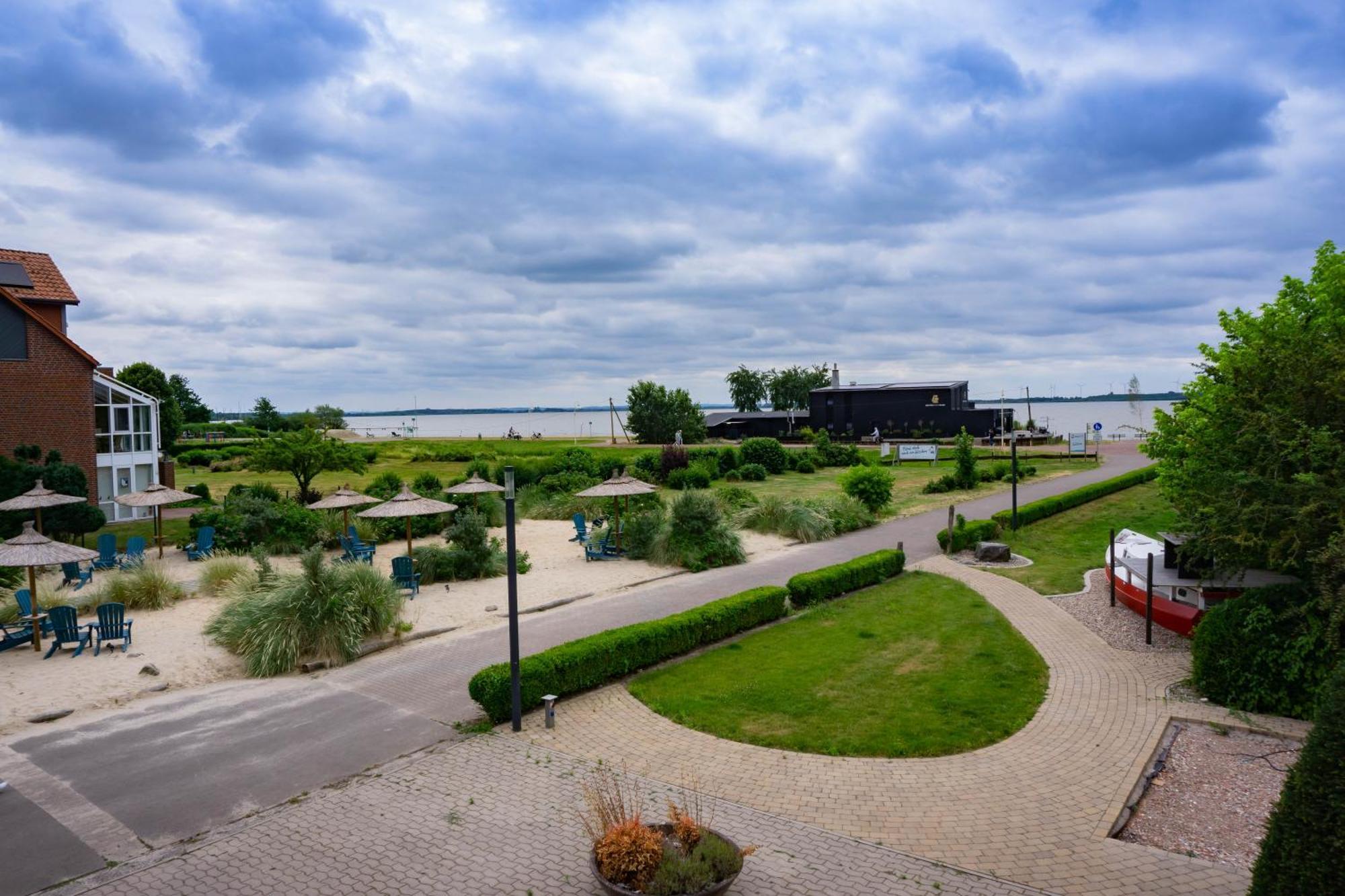 Apartamento Haus Strandglueck - Urlaub Mit Blick Auf Den Duemmer See Lembruch Exterior foto